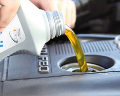 Заміна масла в автомобілі
